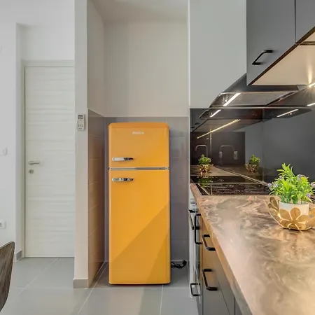 Lct Central Vintage Apartment Split